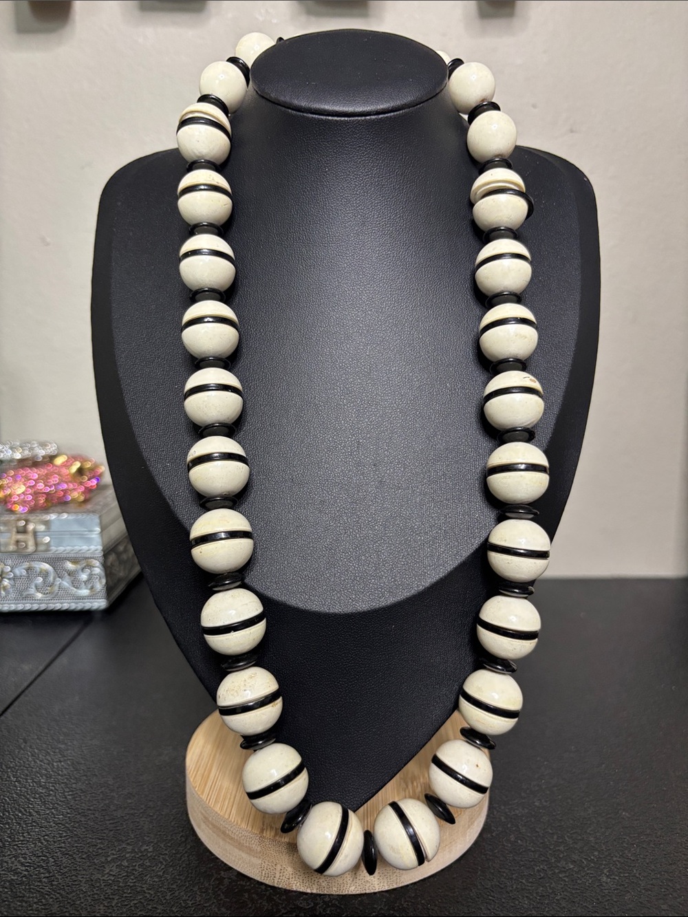 Vintage Resin Old Money Elegant Cream and Black Bead Necklace - Women Jewelry